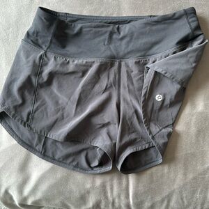 Lululemon Speed UP midrise 4’’ short lined size 4T